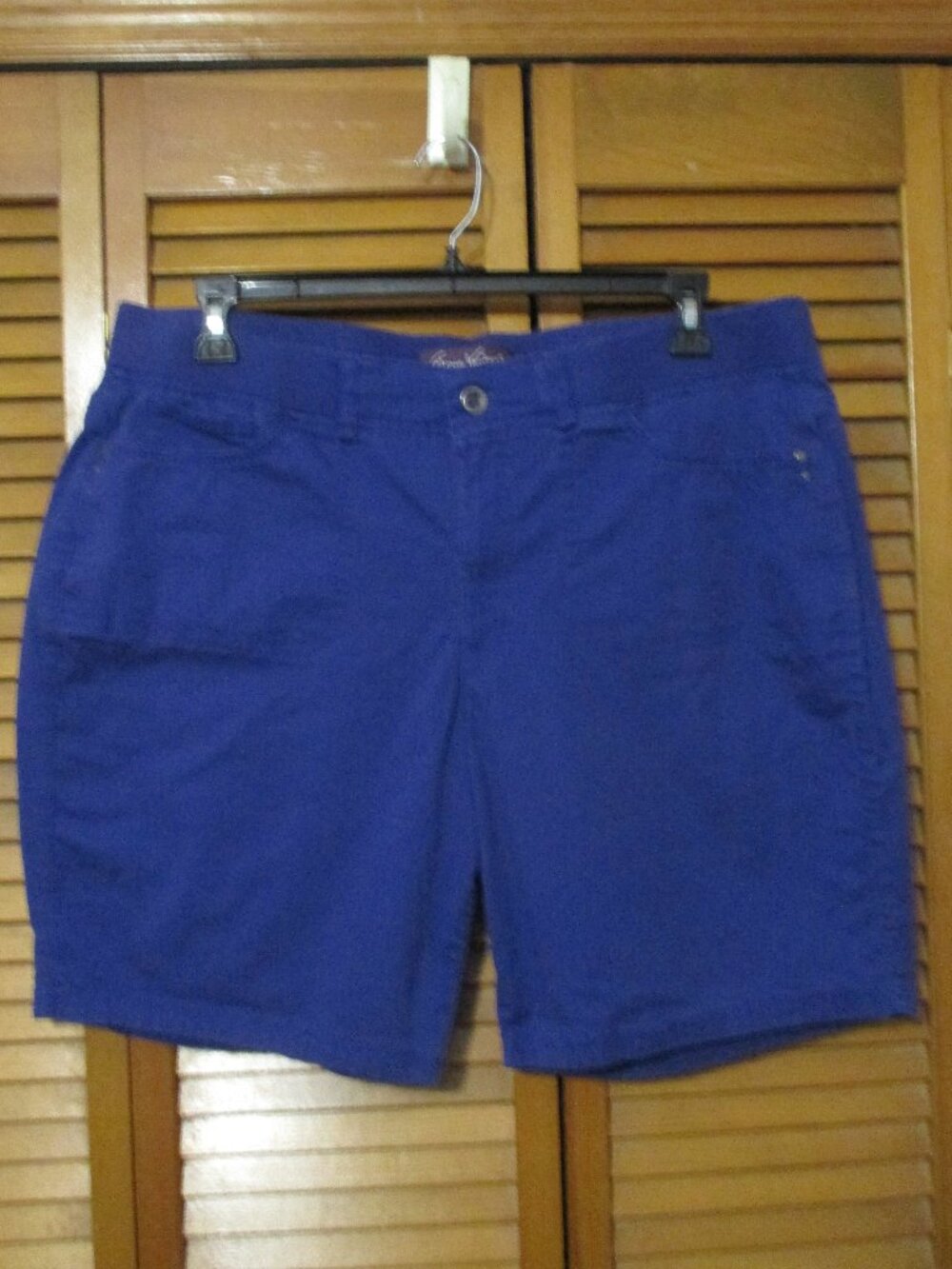Gloria Vanderbilt shorts periwinkle color soft stretch waist cotton size 18